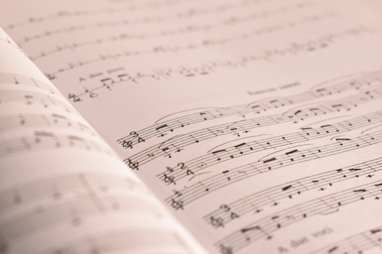 gaya lokal dalam bernyanyi lagu daerah adalah